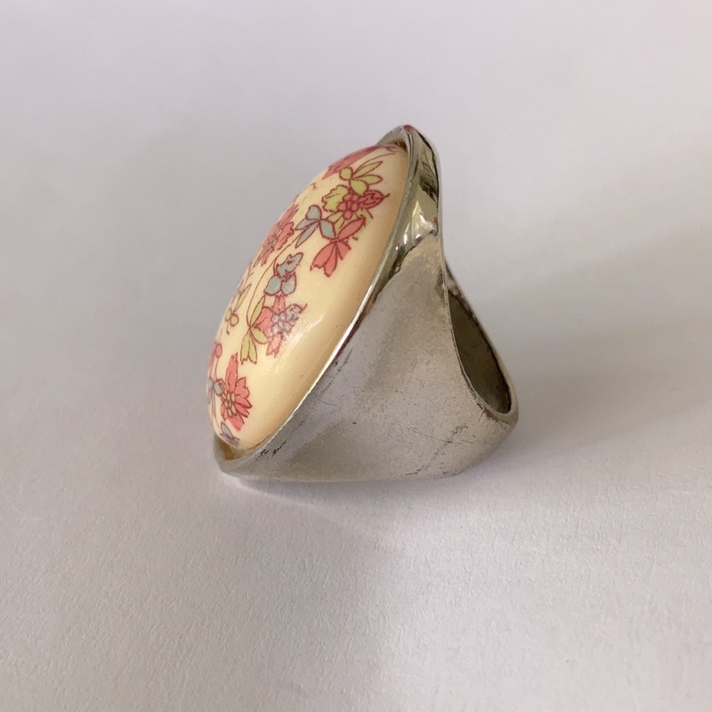 NWT Vintage 80’s/90’s solid cast ring with genuine ceramic floral cabochon - Picture 3 of 8